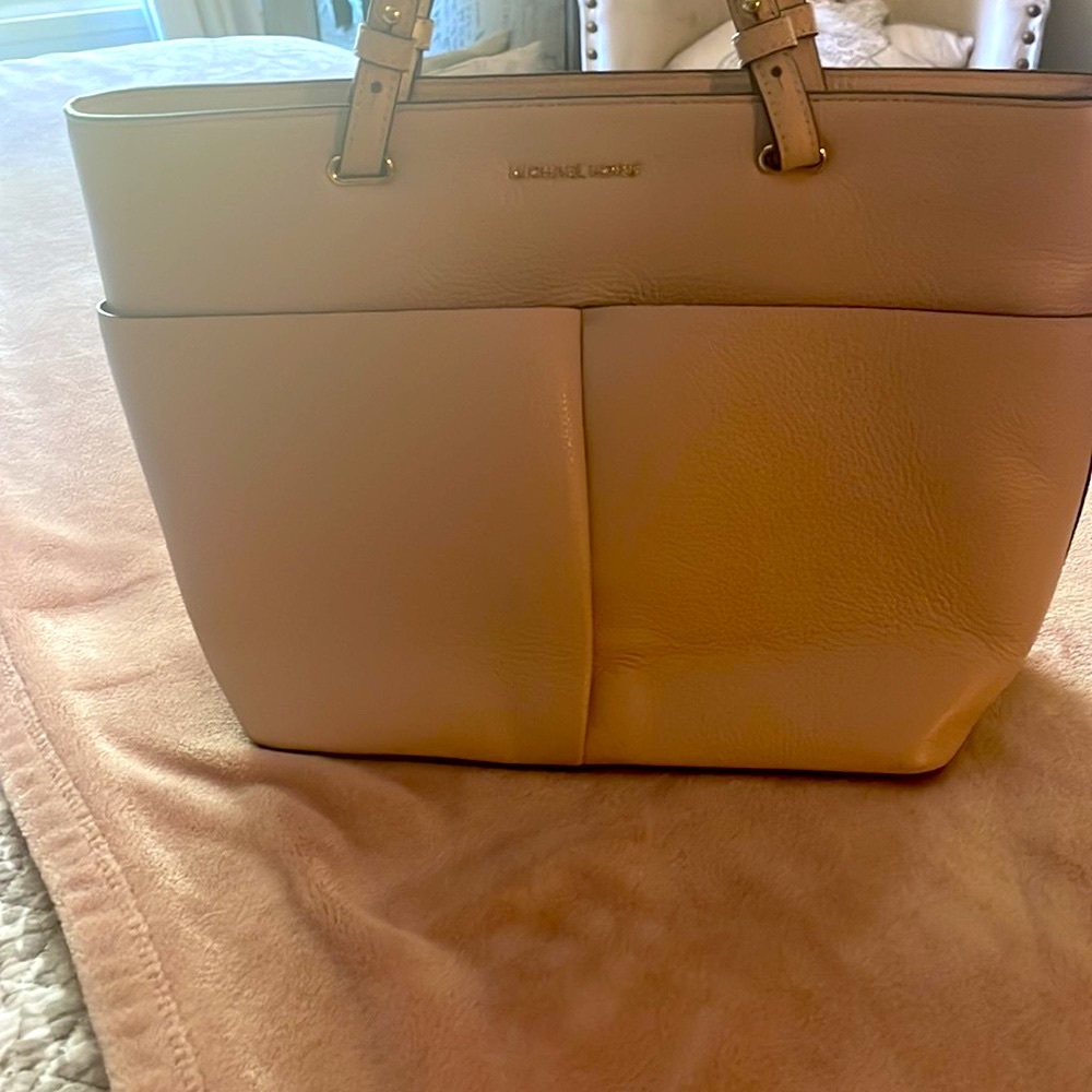 Beautiful MK purse 👛